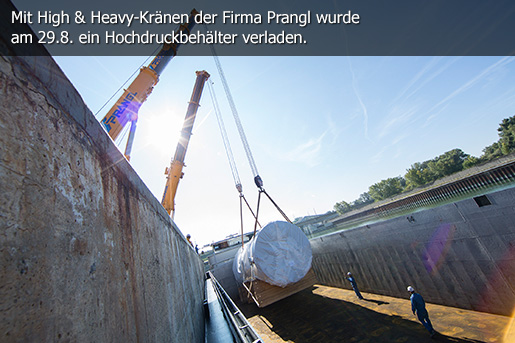 Spektakulärer Schwergutumschlag im Hafen Wien