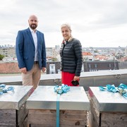 v.l.n.r. base-Geschäftsführer Thomas Lebinger und Wien Holding-Geschäftsführerin Sigrid Oblak (c) David Bohmann