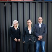 v.l.n.r. Monika Gindl-Muzik (techische Geschäftsführerin WienCont), Doris Pulker-Rohrhofer (technische Geschäftsführerin Hafen Wien), Andreas Fehringer (kaufmännischer Geschäftsführer WienCont) © Barbara Nidetzky