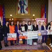 v.l.n.r. Dejana Kabiljo, Martina Madner, Tanja Maljartschuk, Alexandra Wachter, Silvana Meixner, Manuela Raidl, Barbara Haas, Sigrid Oblak, Christina Pausackl, Kathrin Gaál, Eja Kapeller © Barbara Nidetzky