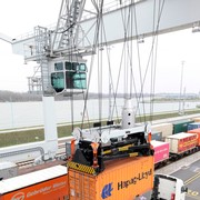 Containerverladung © Hafen Wien