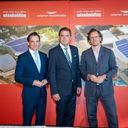 v.l.n.r. Wien Holding-GF Kurt Gollowitzer, StR Peter Hanke, Stadthallen-GF Matthäus Zelenka © David Bohmann