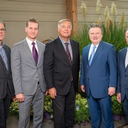 v.l.n.r. GMW-GF Stephan Barasits, Wien Holding-GF Oliver Stribl, Wirtschaftskammer Wien-Präsident Walter Ruck, Bürgermeister Michael Ludwig, Bezirksvorsteher Gerald Bischof (c) David Bohmann