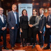 v.l.n.r. Univ.-Prof. DDr. Oliver Rathkolb (Projektleiter), Fritz Lehr, Doris Pulker-Rohrhofer (GFs Hafen Wien), Dr.in Ina Markova, Dr. Stefan Wedrac (Projektdurchführung), Dr. Kurt Gollowitzer (GF Wien Holding) © David Bohmann