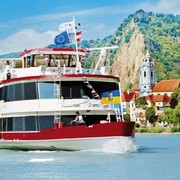 Premiere für das Naturschauspiel Marillenblüte: DDSG Blue Danube lichtet die Anker in der Wachau