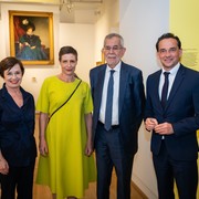 v.l.n.r.: Doris Schmidauer, Barbara Staudinger (Jüdisches Museum Wien), Bundespräsident Alexander Van der Bellen und Wien Holding-Geschäftsführer Kurt Gollowitzer © David Bohmann