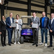 v.l.n.r. Doris Pulker-Rohrhofer (technische Geschäftsführerin Hafen Wien), Fritz Lehr (kaufmännischer Geschäftsführer Hafen Wien), Anu Shanker (Managing Director HQ7 Studios GmbH), Wirtschaftsstadtrat Peter Hanke, Markus Ornig (NEOS Wien Wirtschaftssprecher) und Wien Holding-Geschäftsführer Kurt Gollowitzer © Tobias Holzer