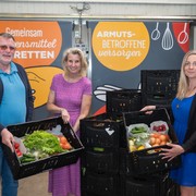 v.l.n.r.: KommR Ewald Schwarz (WKW-Obmann Agrarhandel), Alexandra Gruber (Geschäftsführerin Die Tafel Österreich), Stefanie Wagner (Geschäftsführerin GMW Großmarkt Wien Betrieb GmbH) © David Bohmann