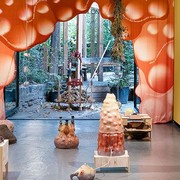 KunstHausWien erforscht mit Fuzzy Earth den Bauch des Universums